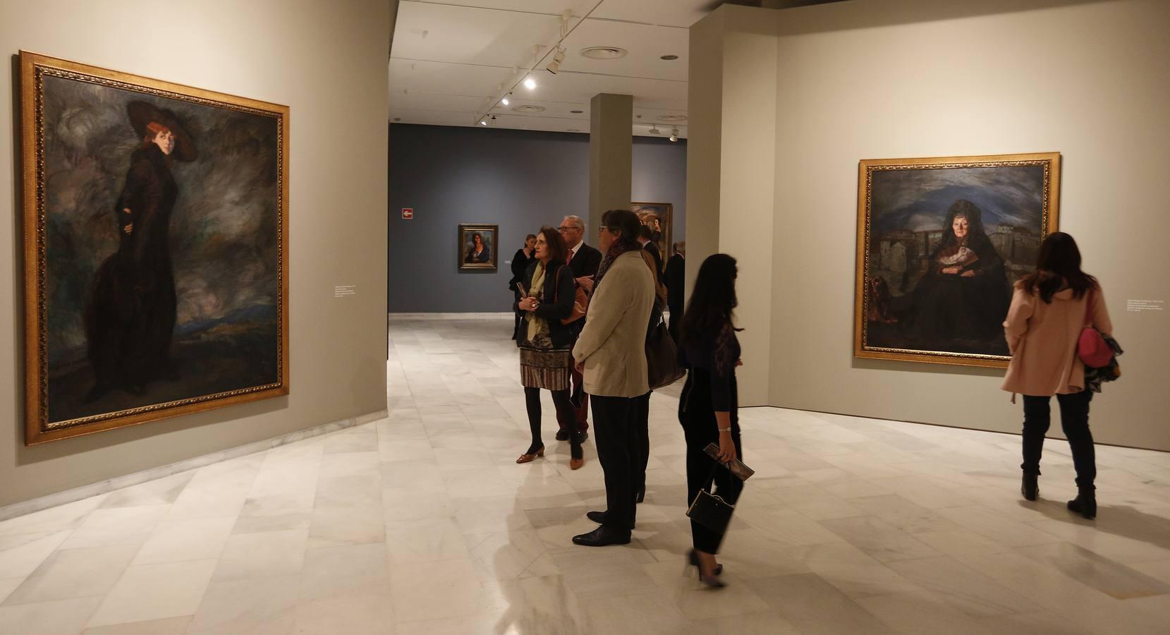 La Fundación Bancaja acoge hasta el próximo mes de agosto la muestra 'Zuloaga. Carácter y emoción', que recorre a través de más de 60 lienzos, una veintena de ellos inéditos, la trayectoria de este pintor clave de finales del siglo XIX y principios del XX, desde que con 18 años llegara a París para formarse hasta su fallecimiento en 1945, gracias a la colaboración de 29 prestadores.
