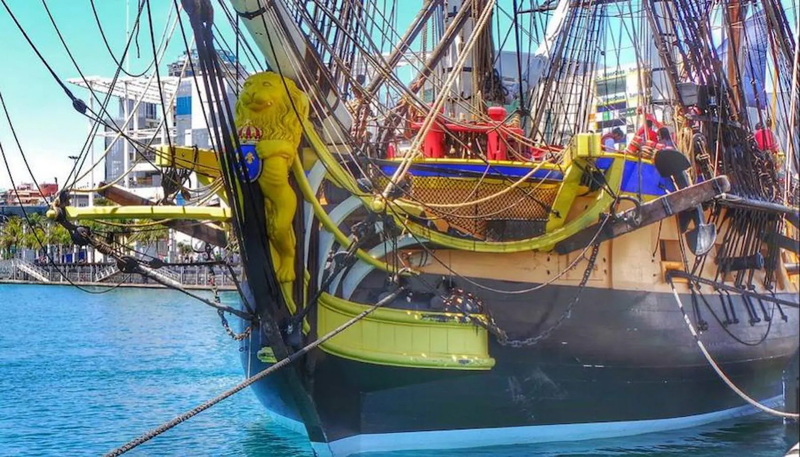 El pánico se apoderó de ellos, haciendo caer unos encima de otros. Como resultado, tres hombres perdieron el pie y cayeron a cubierta, muriendo. Pigott ordenó arrojar sin ceremonia sus cadáveres al mar e indicó que a la mañana siguiente se azotaría a seis marineros. Hartos de repetidos abusos, los marineron se amotinaron. Mataron a puñaladas al capitán y después a casi todos los oficiales. Consumada la matanza, los marineros decidieron escapar (en los siguientes nueve años solo fueron capturados 24 de ellos) entregando la nave a las autoriodades españolas del puerto de La Guaira el 27 de septiembre de 1797.