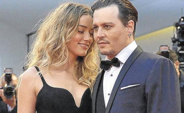 Amber Heard y Johnny Depp cuando eran pareja. 