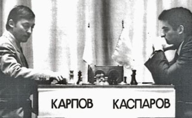 Karpov (izquierda) y Kasparov convirtieron el ajedrez en un fenómeno de masas.