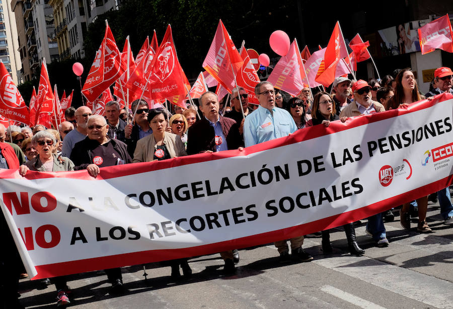 Fotos: Manifestación de los pensionistas en Valencia contra la congelación de las pensiones