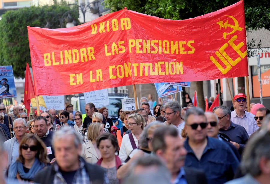 Fotos: Manifestación de los pensionistas en Valencia contra la congelación de las pensiones