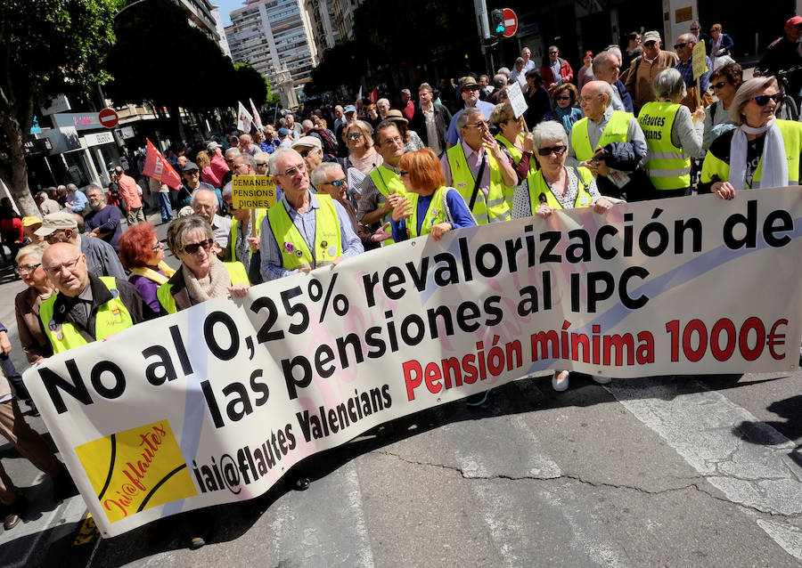 Fotos: Manifestación de los pensionistas en Valencia contra la congelación de las pensiones