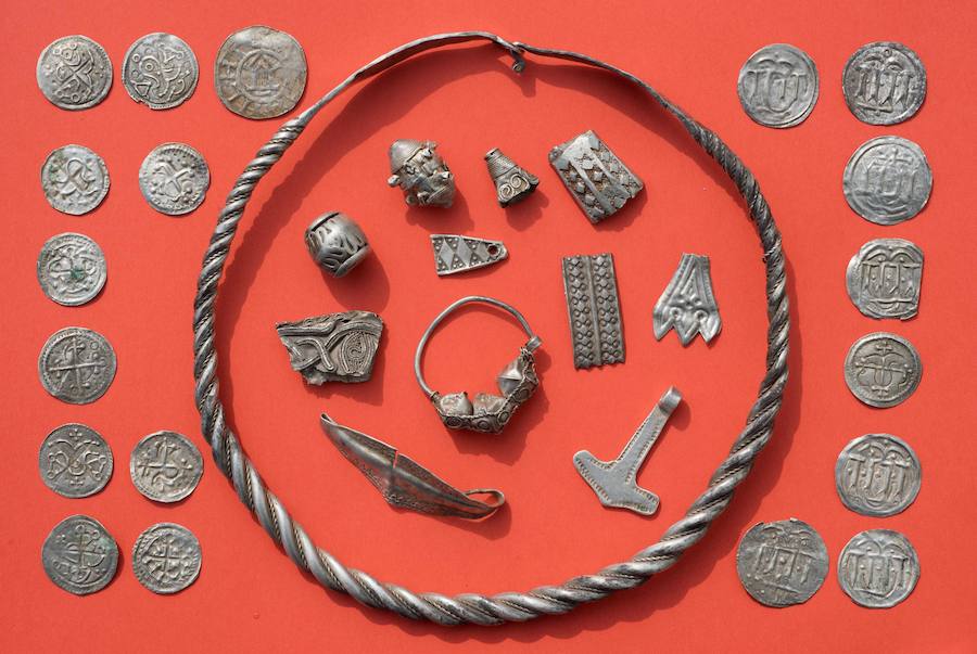 El hallazgo por parte de un niño de 13 años ha permitido a arqueólogos y voluntarios encontrar 600 piezas de más de 1.000 años de antigüedad pertenecientes a Harald Bluetooth, rey vikingo del siglo X