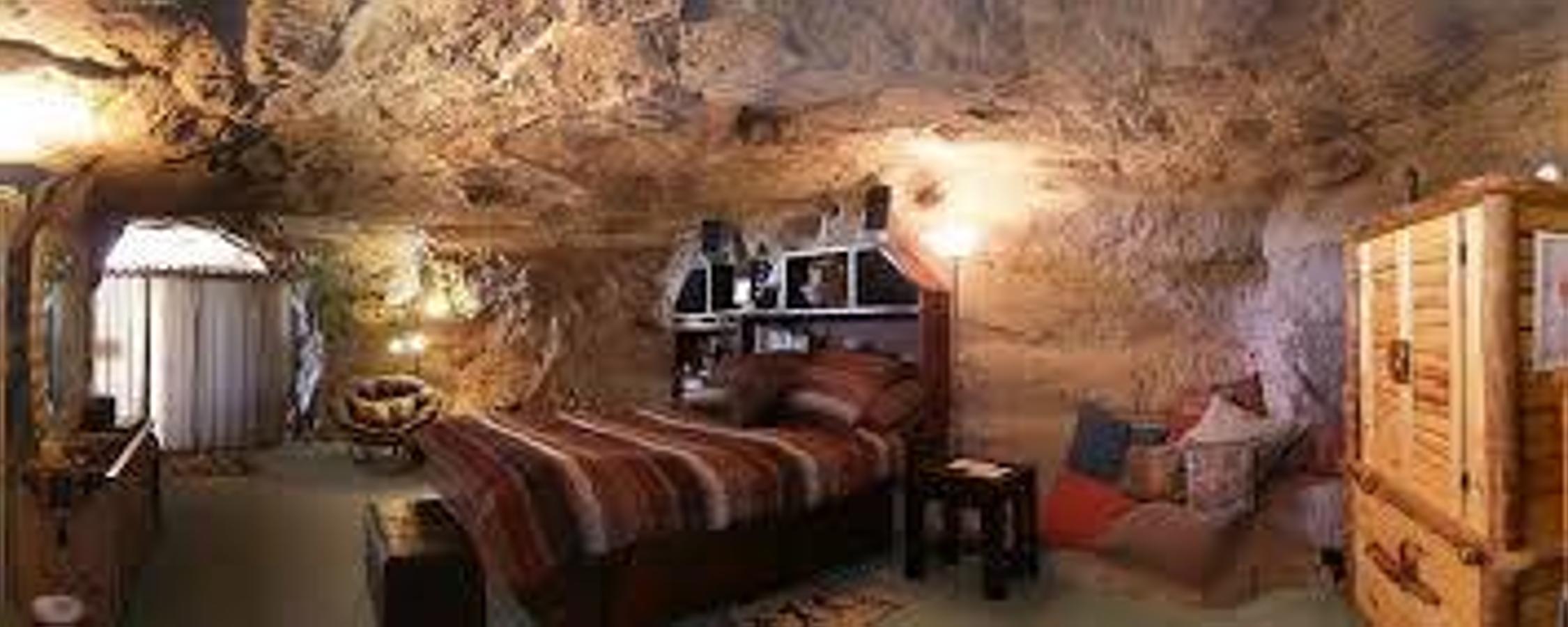 Kokos Cave (EEUU). Lo que iba a ser el despacho de un geólogo, ha acabado siendo un bed and breakfast de unos 150 metros cuadrados, con varias habitaciones. Aunque no sea muy tentador vivir en una cueva, si vas a Kokos Cave, quizás cambies de opinión.