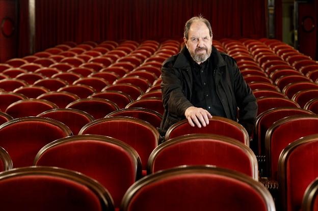 El actor Josep Maria Pou, en el teatro Principal de Valencia. 