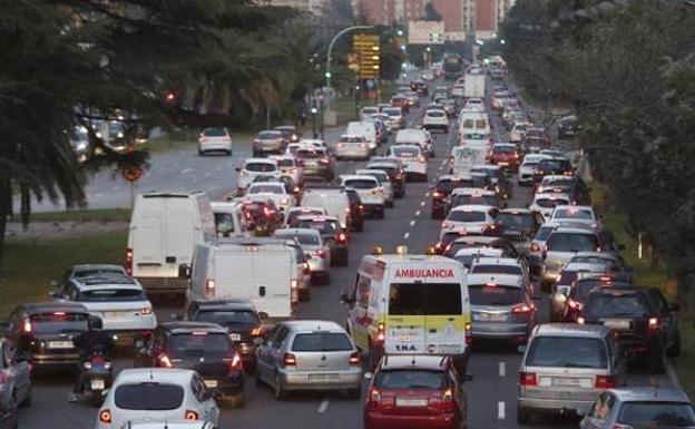 Dos nuevos accidentes colapsan la avenida del Cid en plena hora punta