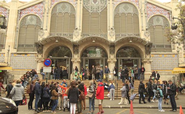 Turistas en el Mercado Central.