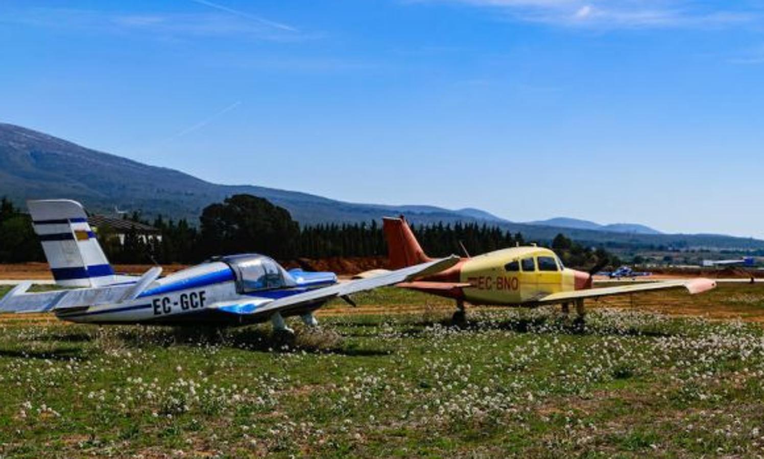 El club Horta Classics realizó el pasado fin de semana el V Encuentro de Amigos del Motor Clásico en el Aeródromo de Requena, en colaboración con Aeródromo de Requena y Club Aéreo Valencia, y la Fundación Aérea de la Comunidad Valenciana. Una colección de coches con un mínimo de 25 años de antigüedad, donde el Fiat Topolin de 1941 encabezó la lista. 