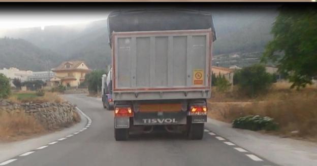 Un camión se dirige a la cantera en una imagen de archivo. 