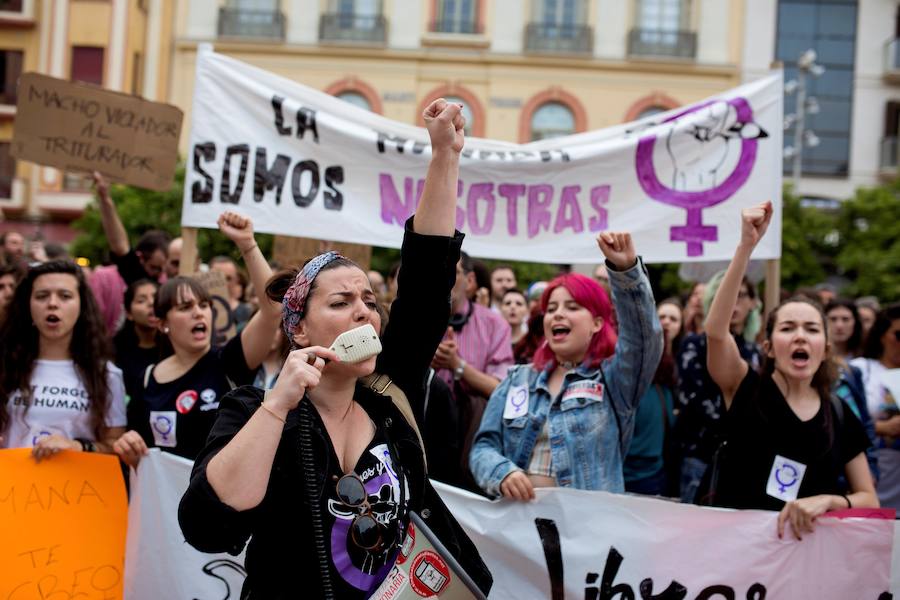 Fotos: Concentración en Valencia contra la sentencia a &#039;La Manada&#039;