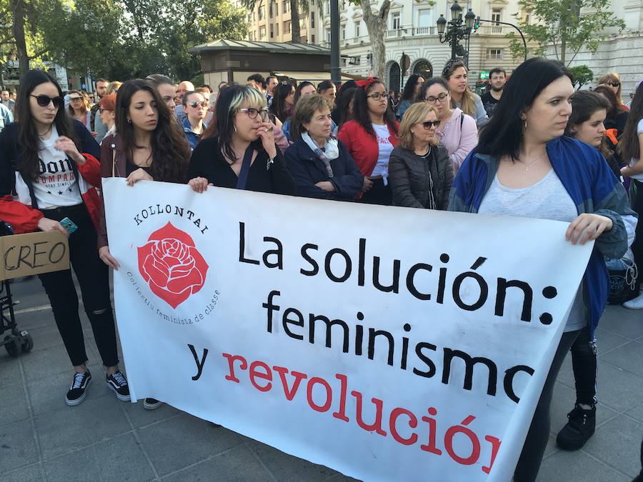 Fotos: Concentración en Valencia contra la sentencia a &#039;La Manada&#039;