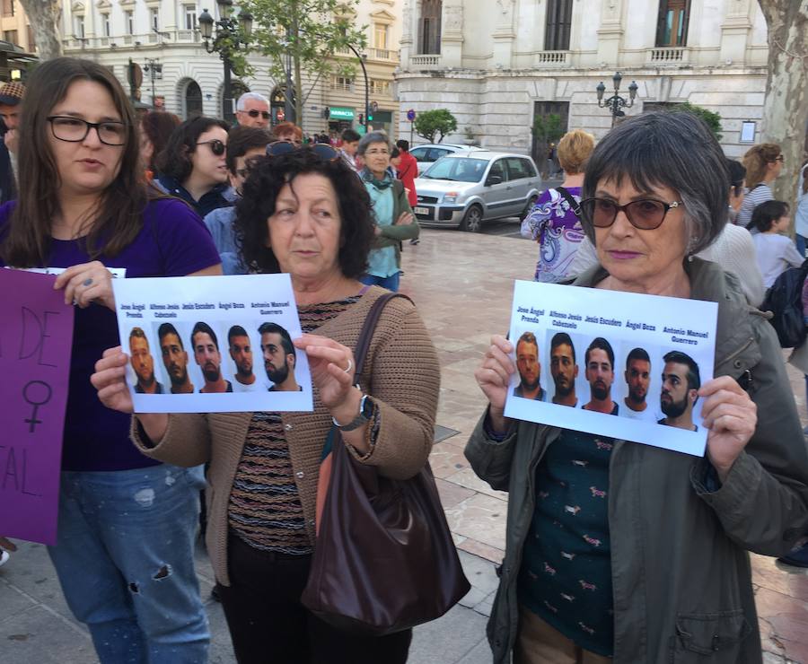 Fotos: Concentración en Valencia contra la sentencia a &#039;La Manada&#039;