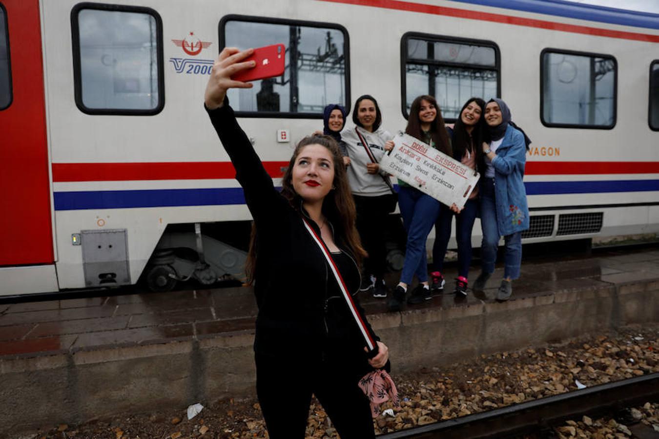 El año pasado, unas 300.000 personas se subieron a sus vagones, un 40% más que en 2016. Y por lo que parece, al tren aún le queda mucho recorrido.