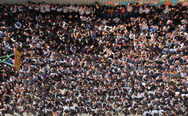 Protesta por el recorte de un aula.