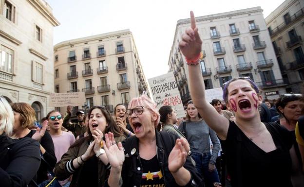 Imagen principal - Concentraciones en Barcelona, Almería y Valencia.