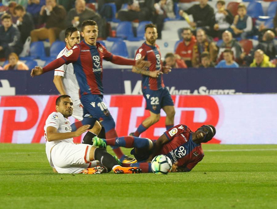 Estas son las mejores imágenes del partido de la jornada 35 de la Liga en el Ciutat de València