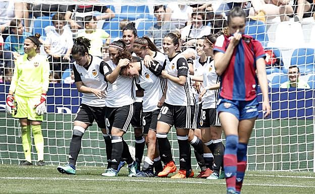 Imagen principal - Un derbi femenino de dos caras