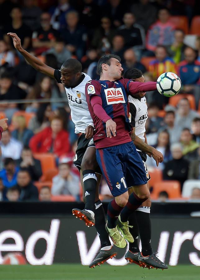 Estas son las mejores imágenes del partido de la jornada 35 de la Liga en Mestalla