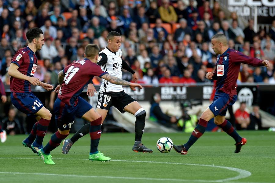 Estas son las mejores imágenes del partido de la jornada 35 de la Liga en Mestalla