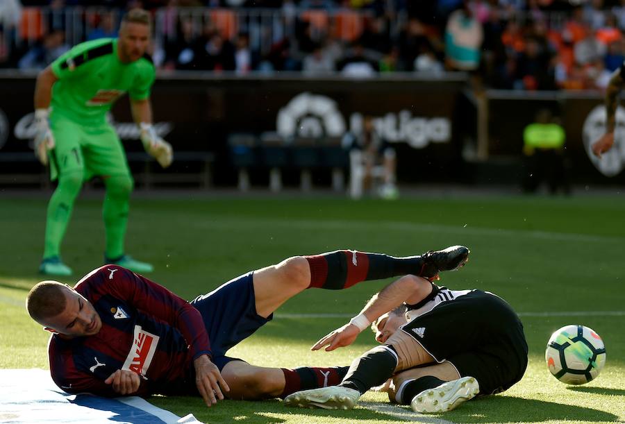 Estas son las mejores imágenes del partido de la jornada 35 de la Liga en Mestalla