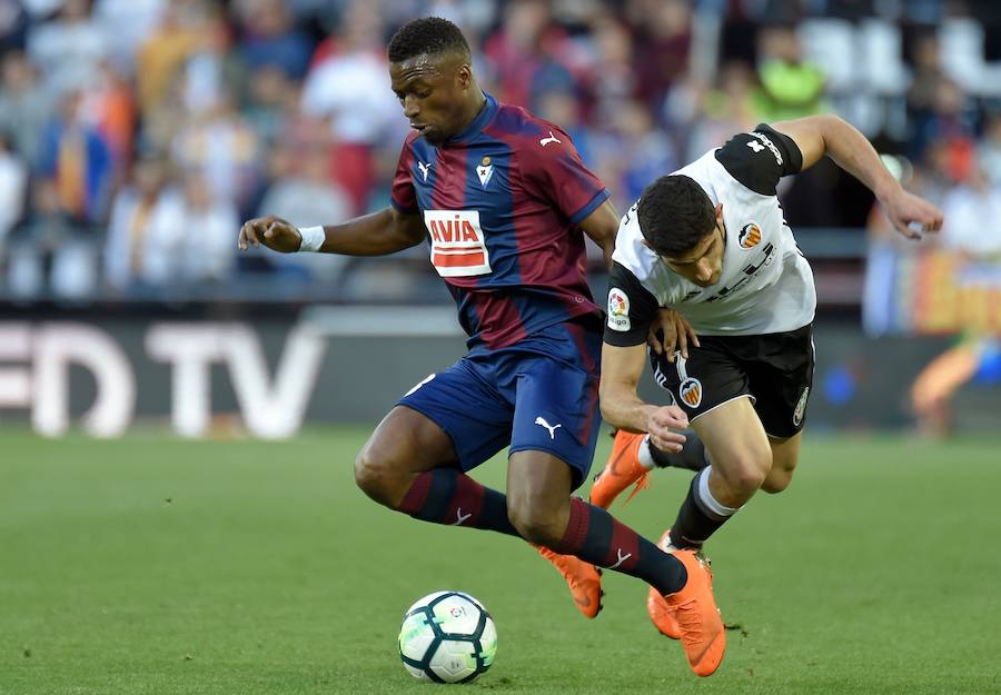 Estas son las mejores imágenes del partido de la jornada 35 de la Liga en Mestalla