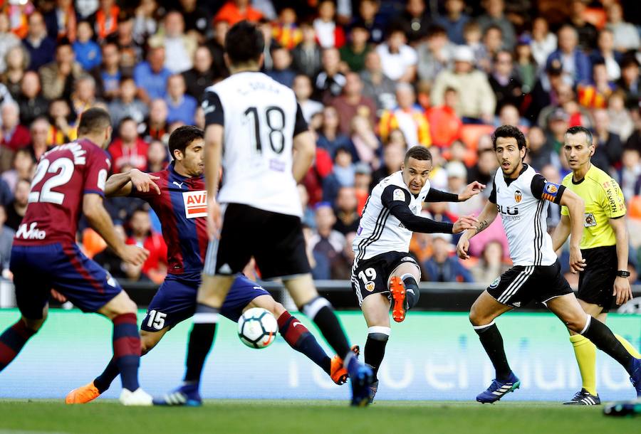 Estas son las mejores imágenes del partido de la jornada 35 de la Liga en Mestalla