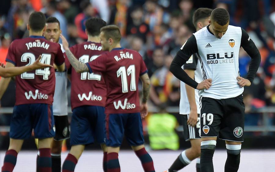 Estas son las mejores imágenes del partido de la jornada 35 de la Liga en Mestalla