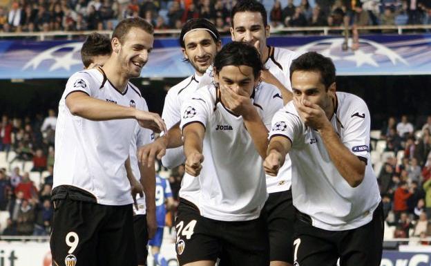 Jugadores del Valencia celebrando un gol.