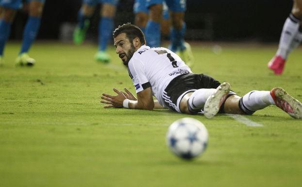 Negredo lamenta una ocasión durante el partido en Mestalla ante el Zenit.