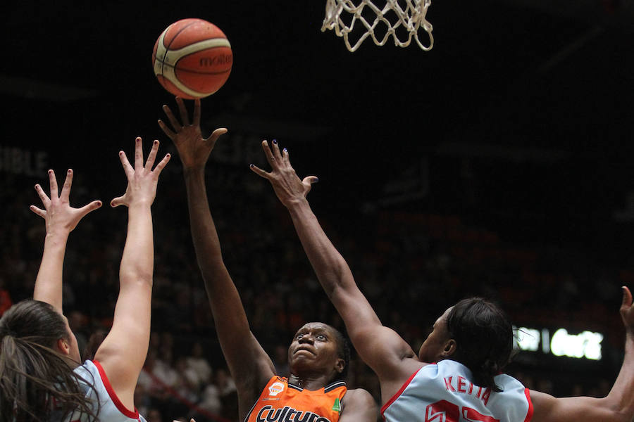 Fotos: El Valencia Basket femenino consigue el ascenso a la primera división