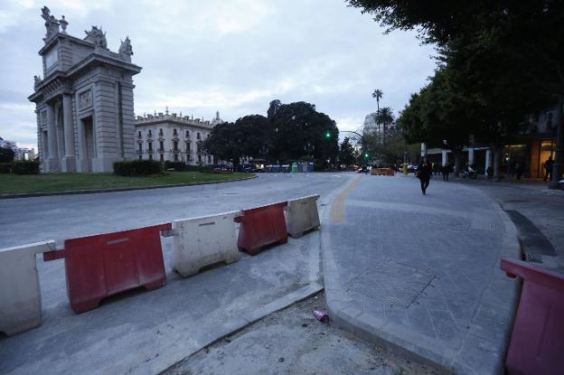 Obras del futuro intercambiador de la EMT en la Porta de la Mar. 