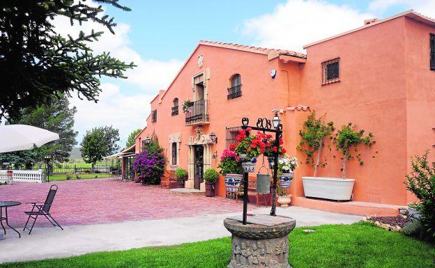 Fachada exterior de la casa rural.