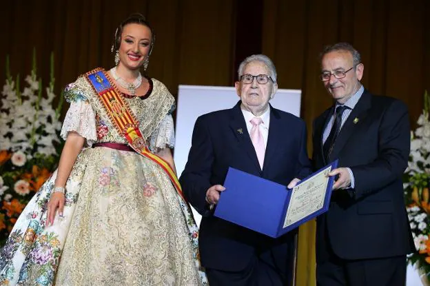 José María Picó recibe el galardón. 