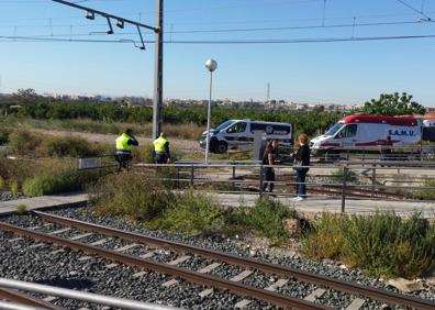 Imagen secundaria 1 - Accidente en el metro de Paterna: una mujer, herida tras ser arrastrada dos metros por un convoy