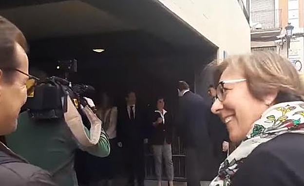 Momento en el que Carmen Martínez Castro realiza el comentario. 