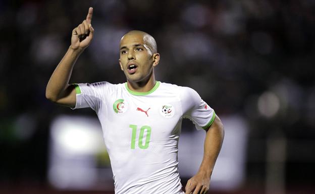 El exvalencianista Feghouli, en un partido con Argelia.