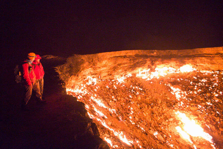 La 'puerta al Infierno' se encuentra cerca de la pequeña aldea de Darvaza, por eso también es conocido como el pozo o cráter de Darvaza.