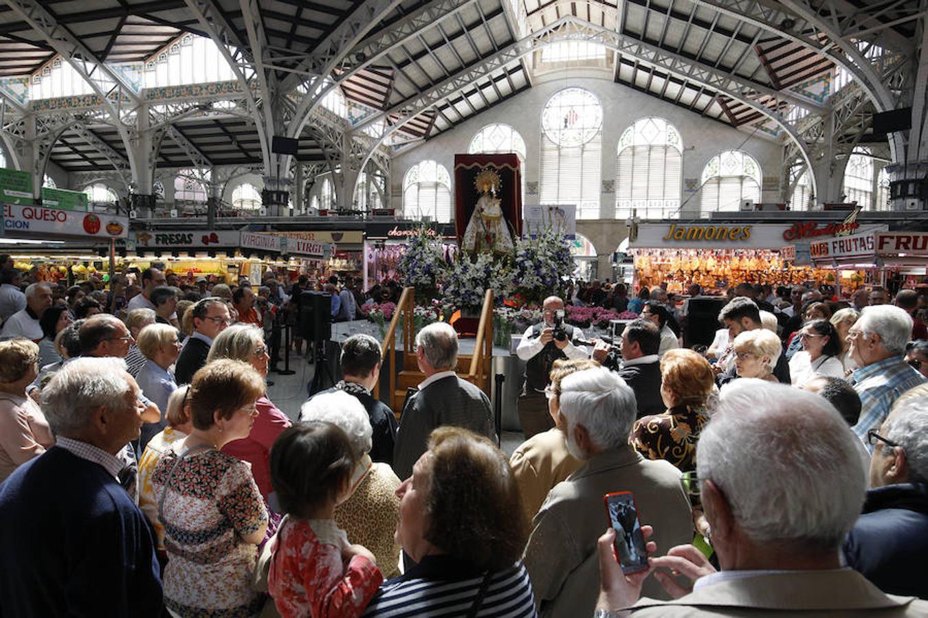 Fotos: La ofrenda a la Virgen en el Mercado Central