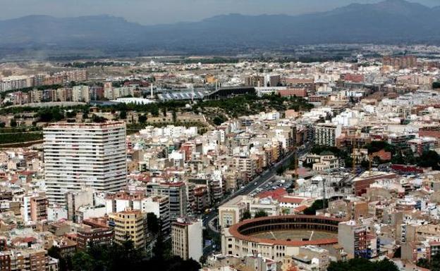 Imagen aérea de Alicante con la plaza de Toros. 