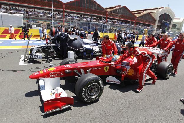 Uno de los ferraris, en la parrilla de salida de la F-1 de Valencia. 