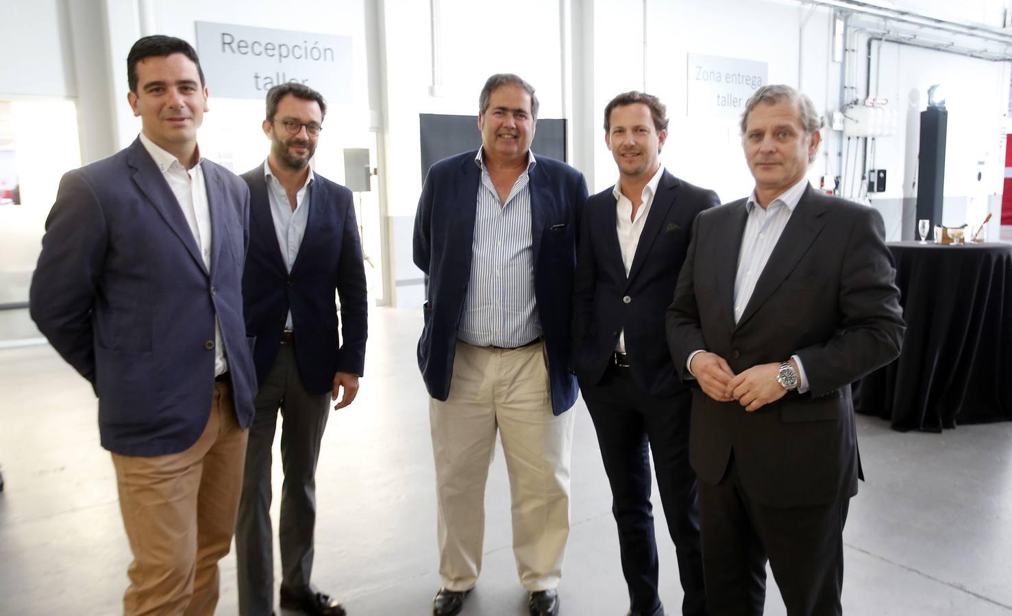 Mercedes inauguró el pasado jueves 10 de mayo sus nuevas instalaciones en la céntrica calle Micer Mascó. Los más de 600 invitados pudieron descubrir los 5.500 metros cuadrados de la instalación, además de conocer el origen español del nombre de la famosa marca alemana. El millonario Emil Jellinek, casado con una dama española, fue uno de los primeros clientes de Daimler, e impuso tantos cambios y condicionantes a los coches alemanes que él vendía en Francia que terminó apodándolos Mercedes en honor a su hija, nombre que cuajó a nivel comercial y que terminó en convertirse en el nombre de todos los coches de la marca alemana.