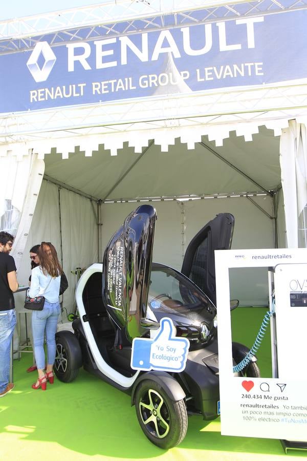 La feria Ecomov afronta este fin de semana, los días 11, 12 y 13 de mayo, su tercera edición con el objetivo de convertirse en el evento de referencia de movilidad ecológica a nivel nacional. La muestra y prueba de coches, que se celebra en la Marina de Valencia, ha abierto al público este viernes y se podrá visitar hasta el domingo 13 de mayo.