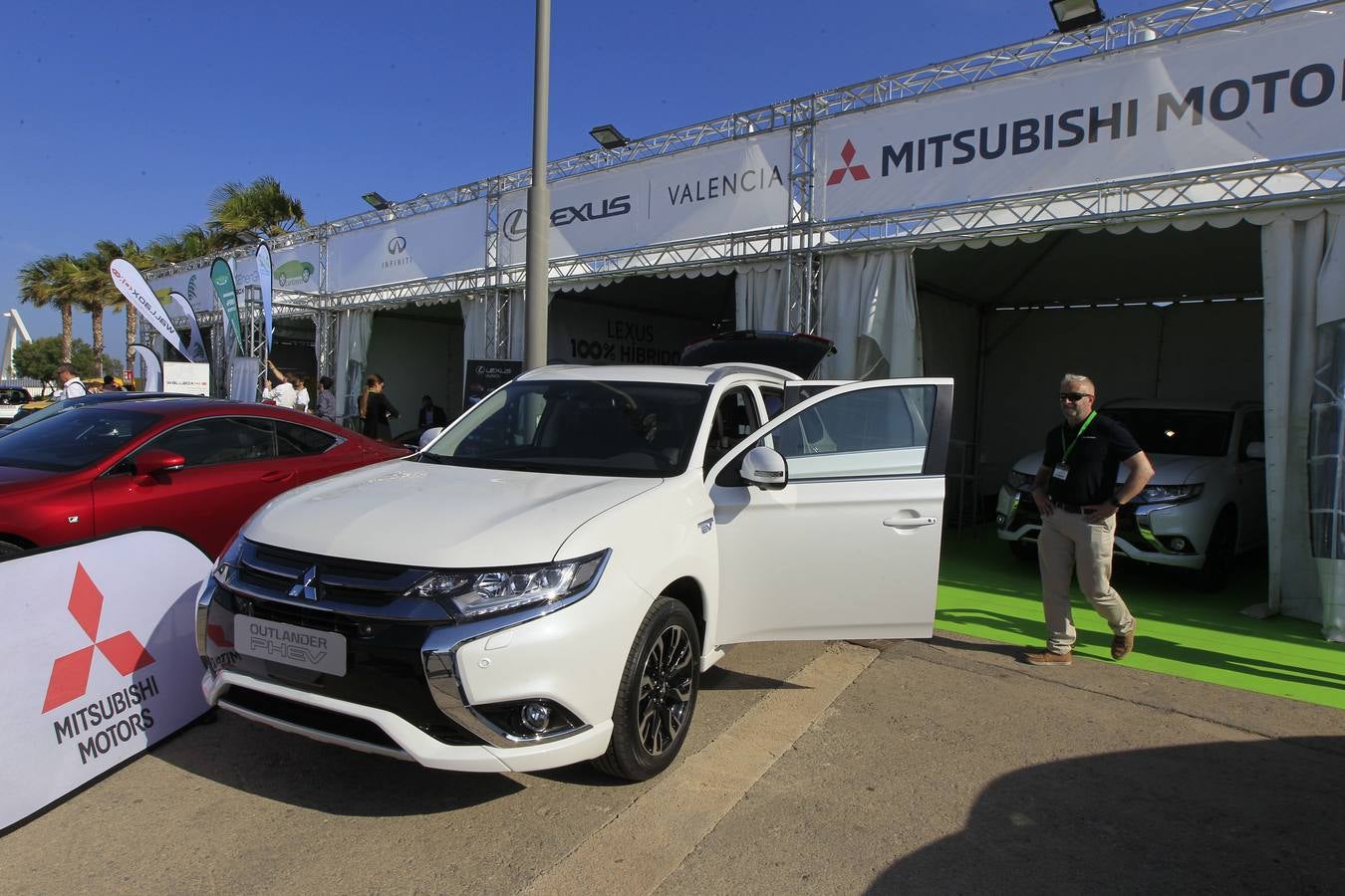 La feria Ecomov afronta este fin de semana, los días 11, 12 y 13 de mayo, su tercera edición con el objetivo de convertirse en el evento de referencia de movilidad ecológica a nivel nacional. La muestra y prueba de coches, que se celebra en la Marina de Valencia, ha abierto al público este viernes y se podrá visitar hasta el domingo 13 de mayo.