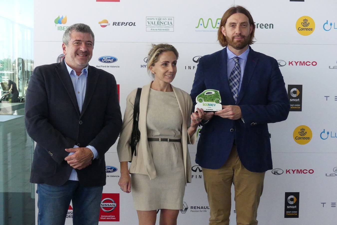 La feria Ecomov afronta este fin de semana, los días 11, 12 y 13 de mayo, su tercera edición con el objetivo de convertirse en el evento de referencia de movilidad ecológica a nivel nacional. La muestra y prueba de coches, que se celebra en la Marina de Valencia, ha abierto al público este viernes y se podrá visitar hasta el domingo 13 de mayo.