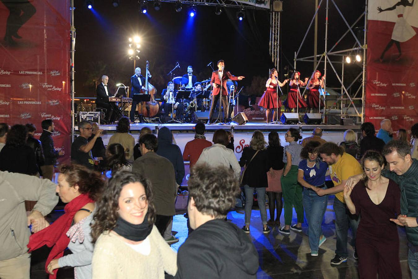 El público ha podido disfrutar de las mejores tapas con actuaciones musicales en directo en la Marina de Valencia