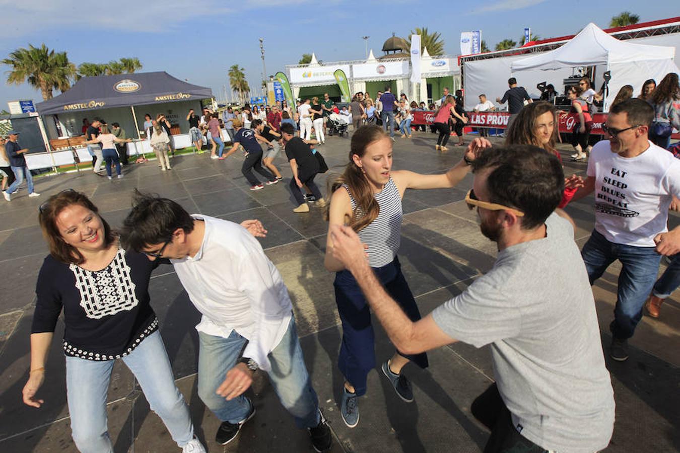 El público ha podido disfrutar de las mejores tapas con actuaciones musicales en directo en la Marina de Valencia