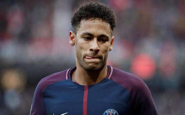 Neymar, disputando un partido con el PSG. 