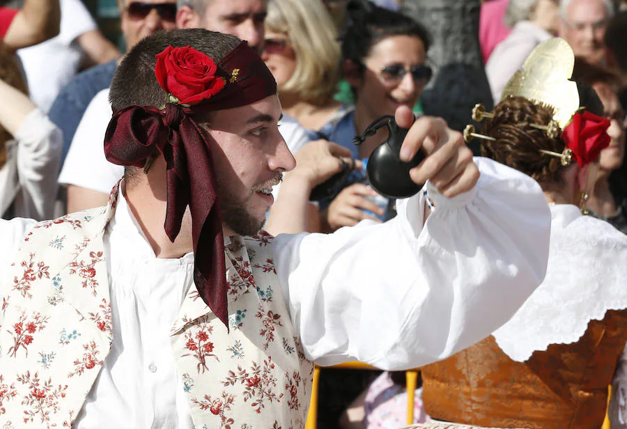 Los grupos de danzas de los pueblos han participado este sábado, desde las 18.00 horas, en la tradicional Dansà a la Mare de Déu.