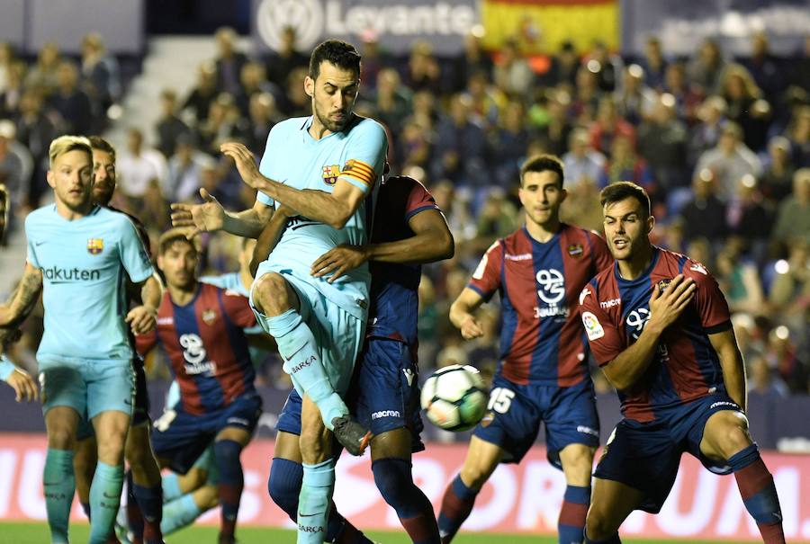 Estas son las mejores imágenes que deja el partido de la penúltima jornada de la Liga, último de los granotas en el Ciutat de València